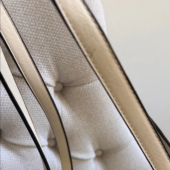 Isabelle Large Straw Zippered Tote with Interior Pockets - Picture 14 of 15